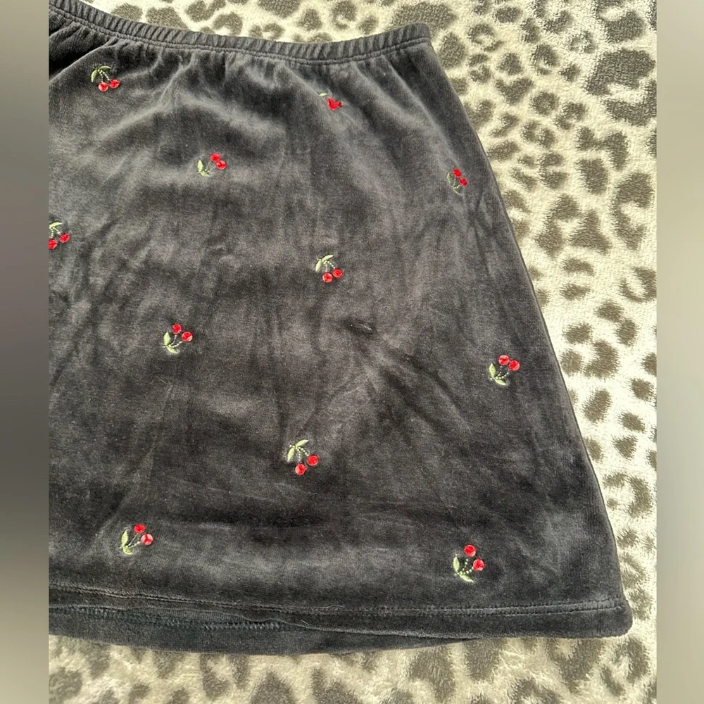 2002 Gymboree Velvet Skirt in Black with Sequin Cherry Print Size 5